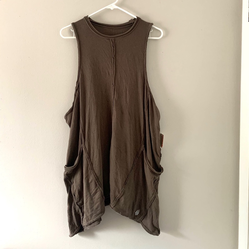 Nwt fp movement sleeveless pocket tee